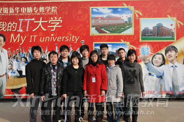 2010年,首批學子奔赴南京上崗就業(yè)
