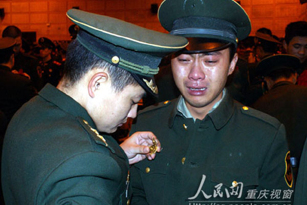摘下軍銜的明天請一路走好