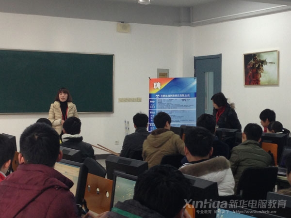 另有企業(yè)紛紛趕往各大實(shí)訓(xùn)基地招聘人才,圖為動(dòng)漫游戲?qū)嵱?xùn)基地招聘現(xiàn)場