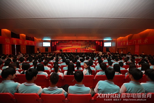 決賽現(xiàn)場大禮堂座無虛席